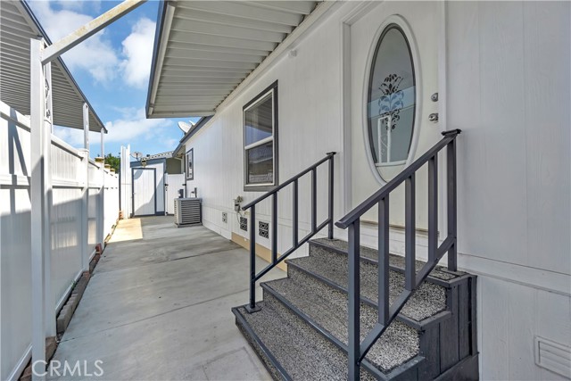 Detail Gallery Image 6 of 44 For 209 Road Runner Ln, Fountain Valley,  CA 92708 - 3 Beds | 2 Baths
