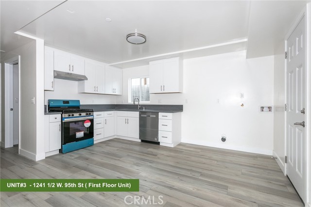 1241 W 95th Street, Los Angeles CA: https://media.crmls.org/medias/6c5970c4-04c6-4773-bc38-ee71b66669e8.jpg