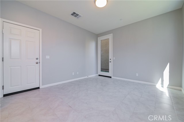 Detail Gallery Image 4 of 28 For 2882 Cedar Ln, Pomona,  CA 91767 - 3 Beds | 2/2 Baths