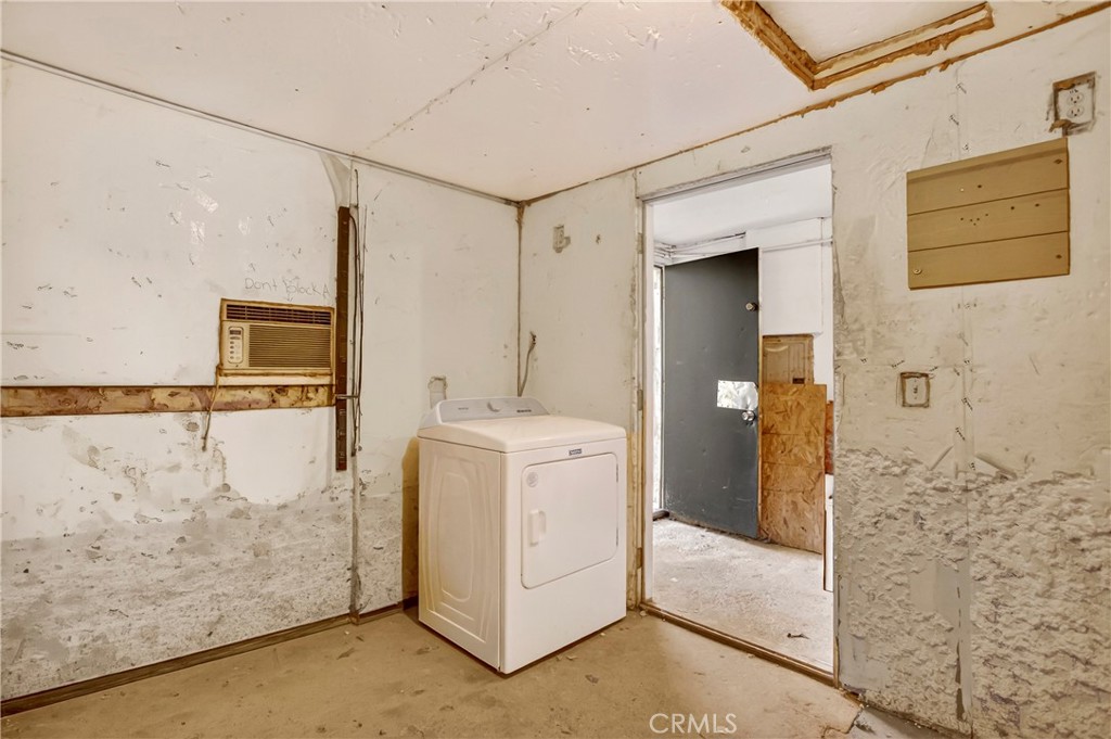 https://media.crmls.org/medias/6c5b733c-8bd5-42b1-8c57-da6f88f3d301.jpg?preset=X-Large