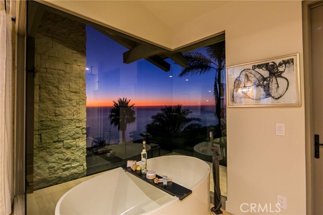 Detail Gallery Image 13 of 40 For 709 Kendall Dr, Laguna Beach,  CA 92651 - 4 Beds | 4/1 Baths