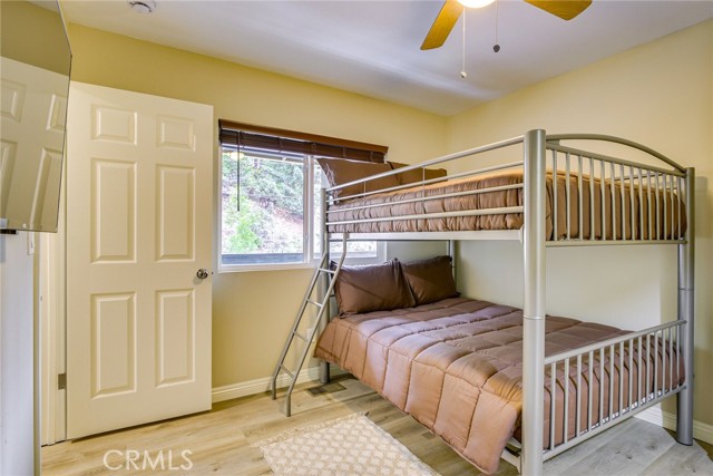 Detail Gallery Image 4 of 26 For 26131 Lake Forest Dr, Twin Peaks,  CA 92391 - 3 Beds | 3 Baths