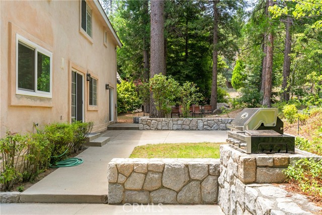 Detail Gallery Image 11 of 40 For 27442 Meadow Bay Dr, Lake Arrowhead,  CA 92352 - 4 Beds | 3/1 Baths