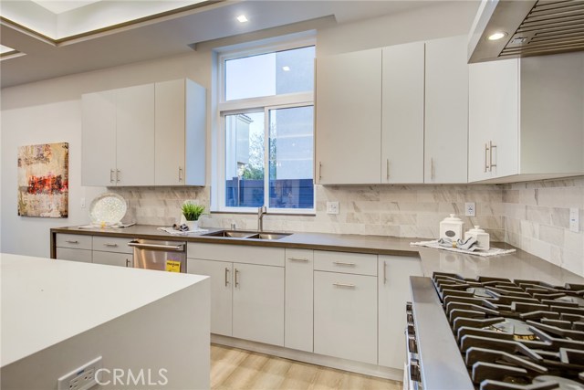 206 Juanita Avenue, Redondo Beach, California 90277, 4 Bedrooms Bedrooms, ,3 BathroomsBathrooms,Residential,Sold,Juanita,PV20030908