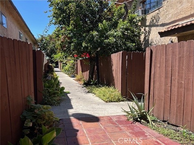 Detail Gallery Image 13 of 13 For 9019 Cedros Ave #1,  Panorama City,  CA 91402 - 2 Beds | 1/1 Baths