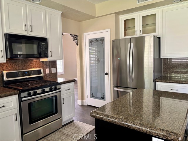 7440 Apple Blossom Court, Highland CA: https://media.crmls.org/medias/6c5dc2cc-5216-43e4-a747-ae2e0591cf95.jpg
