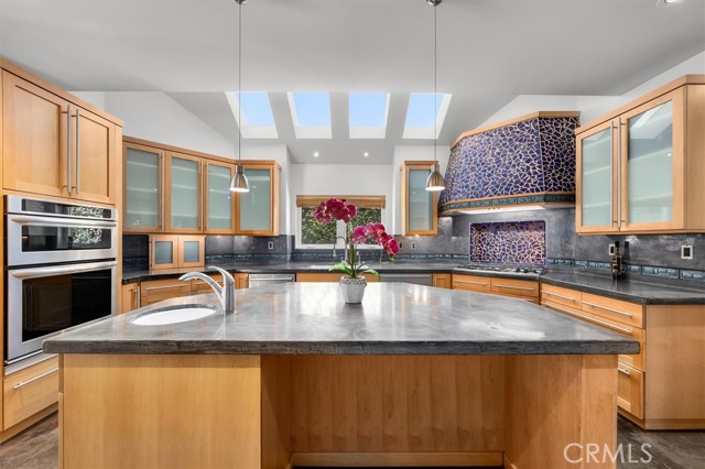 6945 E Hidden Oaks Lane, Orange CA: https://media.crmls.org/medias/6c5df329-28c1-4043-9c5b-ec630f81f6a1.jpg