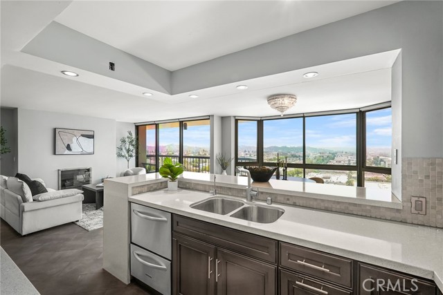Detail Gallery Image 31 of 66 For 222 Monterey Rd #1203,  Glendale,  CA 91206 - 2 Beds | 2 Baths