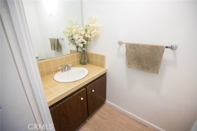 Detail Gallery Image 8 of 8 For 18110 Killion St #2,  Tarzana,  CA 91356 - 3 Beds | 2 Baths