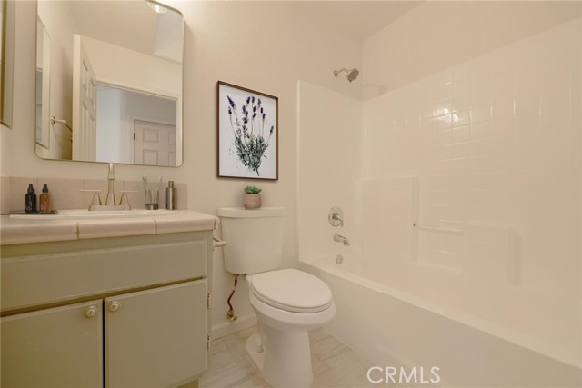 Detail Gallery Image 12 of 20 For 13063 Canyon Oak Ct, Victorville,  CA 92395 - 5 Beds | 3 Baths