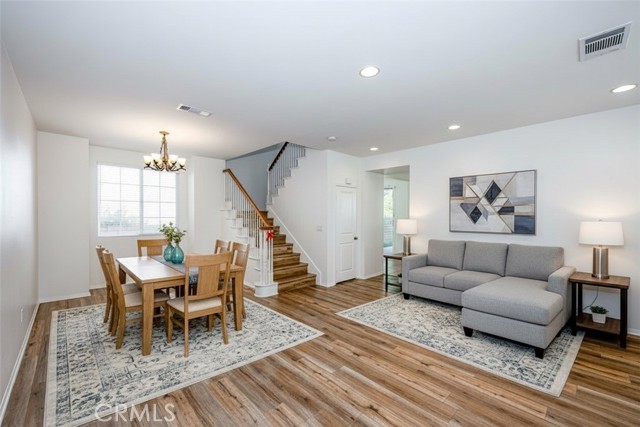 Detail Gallery Image 4 of 40 For 23321 Beachcomber Ln, Valencia,  CA 91355 - 4 Beds | 2/1 Baths