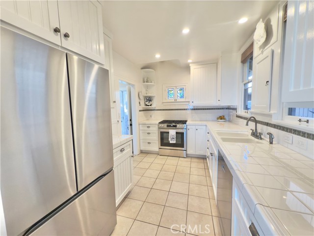 Detail Gallery Image 9 of 38 For 162 Sunset Terrace, Laguna Beach,  CA 92651 - 4 Beds | 2 Baths