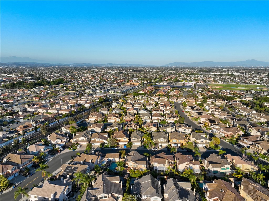 https://media.crmls.org/medias/6c62b461-6cff-43bb-95b7-915039566945.jpg?preset=X-Large
