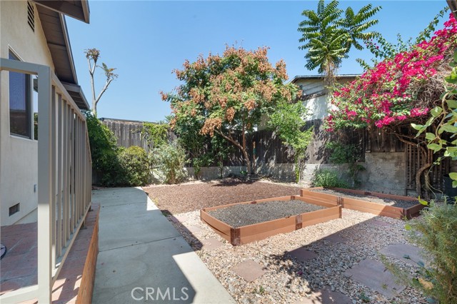 Detail Gallery Image 27 of 34 For 10530 Mcvine Ave, Sunland,  CA 91040 - 2 Beds | 2 Baths