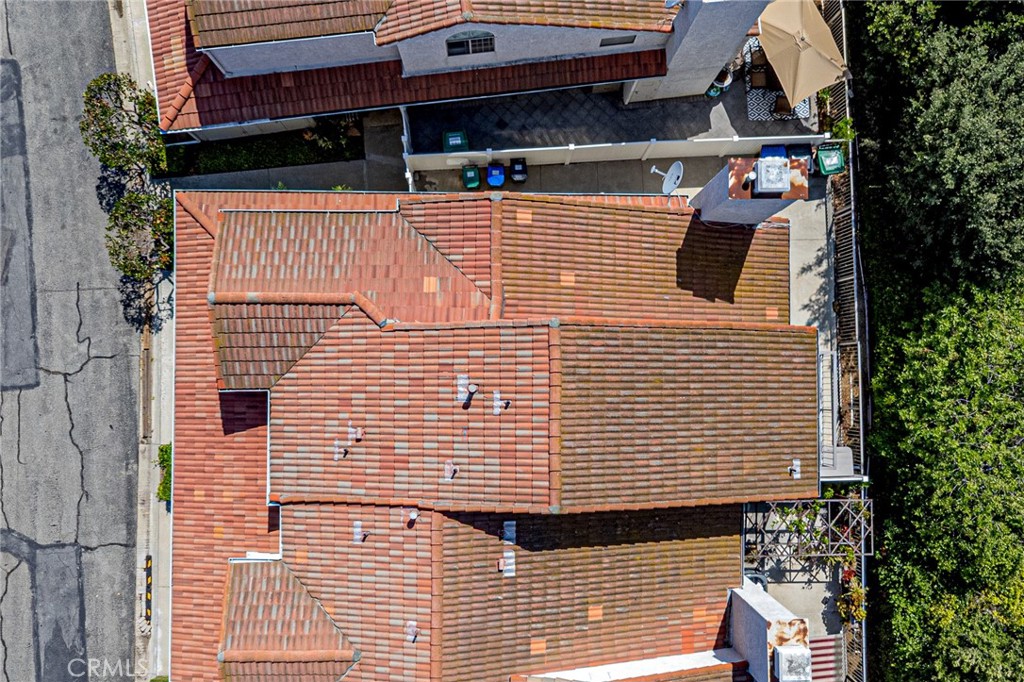 https://media.crmls.org/medias/6c647cec-ac51-44ea-bf19-8ba37770d701.jpg?preset=X-Large