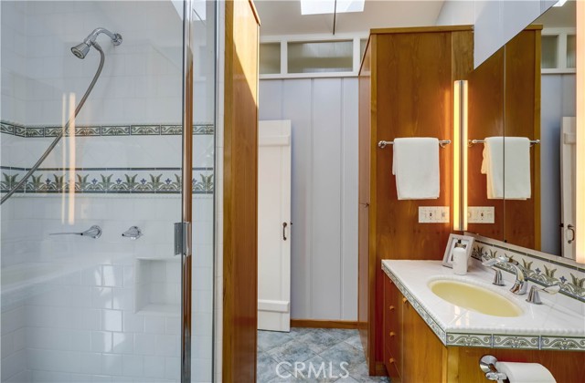 464 Agate Street, Laguna Beach CA: https://media.crmls.org/medias/6c6492a3-341c-4e82-8657-1387530bc385.jpg
