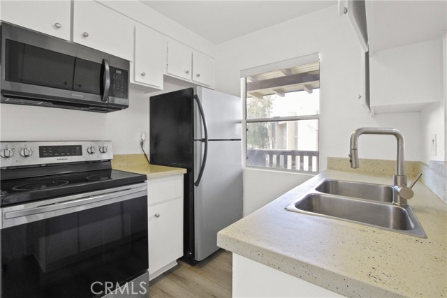 Detail Gallery Image 4 of 11 For 1345 Cabrillo Park Dr #J08,  Santa Ana,  CA 92701 - 1 Beds | 1 Baths
