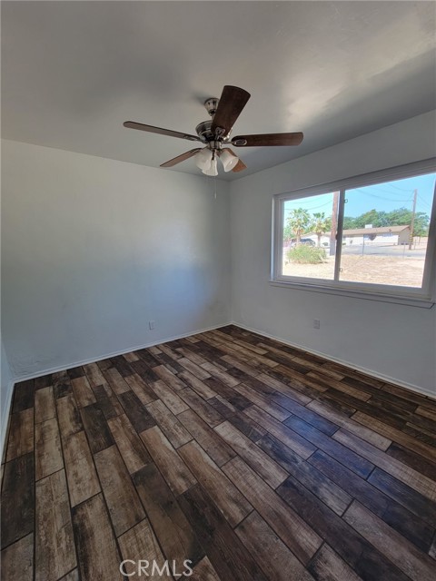 11015 Oakwood Avenue, Hesperia CA: https://media.crmls.org/medias/6c65b608-d4ab-4a54-87da-144b7b63c068.jpg
