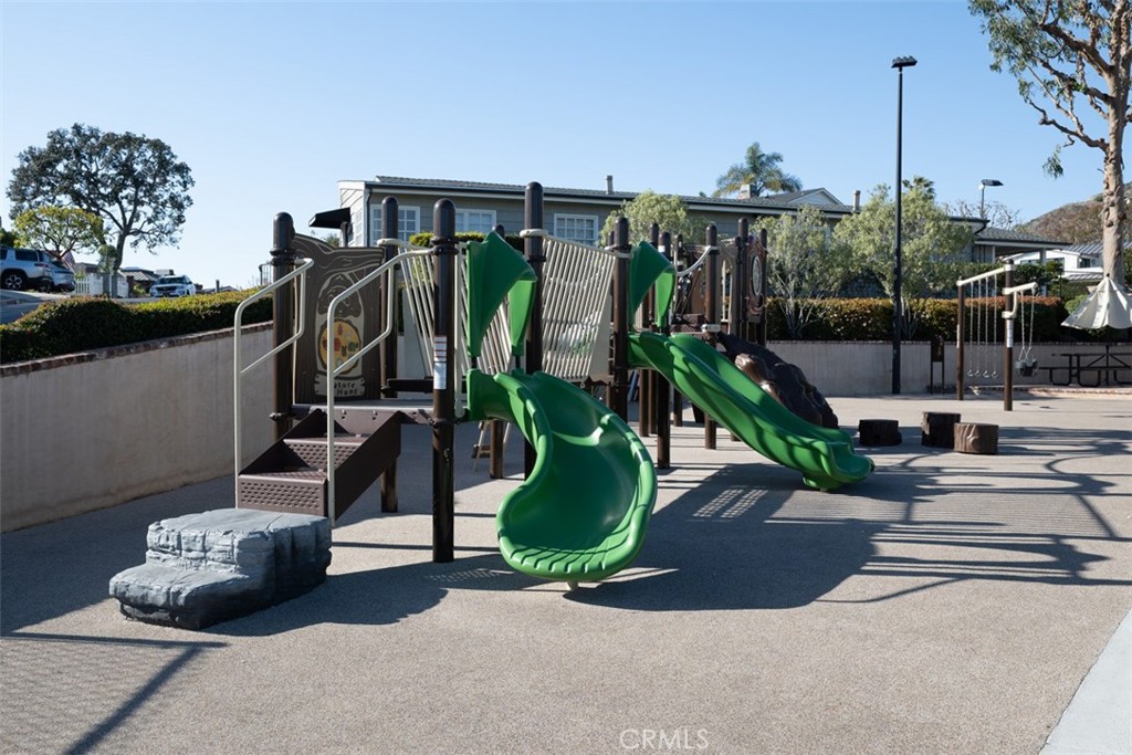 https://media.crmls.org/medias/6c6687d9-bebe-47a1-8b83-41f79d8f5f3e.jpg?preset=X-Large