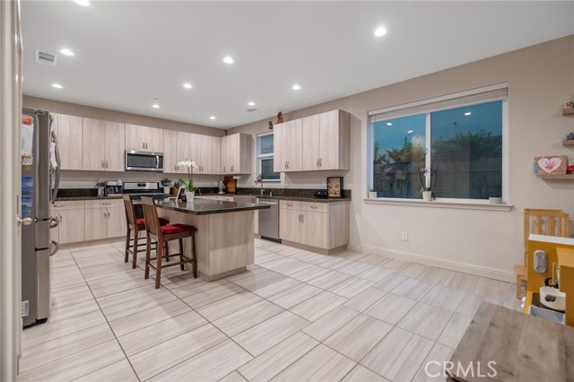 Detail Gallery Image 17 of 42 For 3433 W Milan, Visalia,  CA 93277 - 3 Beds | 2/1 Baths