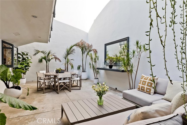 Detail Gallery Image 9 of 25 For 8374 Yucca Trl, Los Angeles,  CA 90046 - 4 Beds | 3/1 Baths