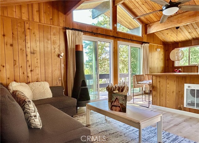 Detail Gallery Image 4 of 31 For 2484 Pine Dr, Running Springs,  CA 92382 - 2 Beds | 1 Baths