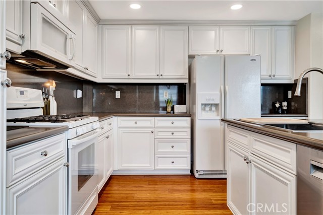 Detail Gallery Image 4 of 27 For 3639 Dunkirk Dr, Oxnard,  CA 93035 - 2 Beds | 2 Baths