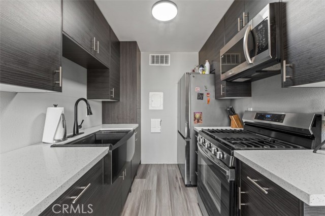 Detail Gallery Image 2 of 25 For 4311 Colfax Ave #222,  Studio City,  CA 91604 - 1 Beds | 2 Baths