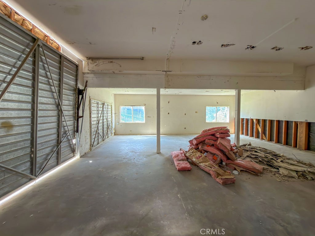 https://media.crmls.org/medias/6c6aef78-b5c4-4daf-8e94-ab06a69e3b6a.jpg?preset=X-Large