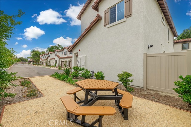Detail Gallery Image 22 of 26 For 24755 Valley St, Newhall,  CA 91321 - 3 Beds | 2/1 Baths
