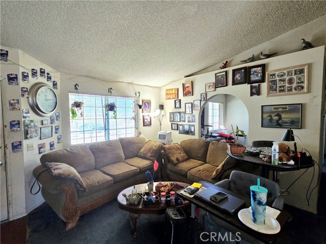 73971 Samarkand Drive, 29 Palms CA: https://media.crmls.org/medias/6c6c8972-10a4-42ac-963c-7b2c75234ff1.jpg