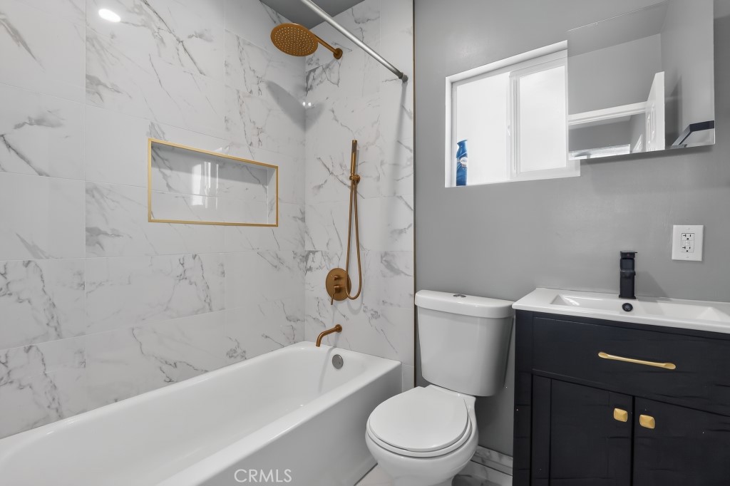 https://media.crmls.org/medias/6c6cdbe7-100c-4122-9bac-034a423fd2a5.jpg?preset=X-Large