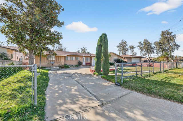 15937 Manzanita, Fontana CA: https://media.crmls.org/medias/6c6d7c2e-76ca-4489-b463-c4e28491b347.jpg