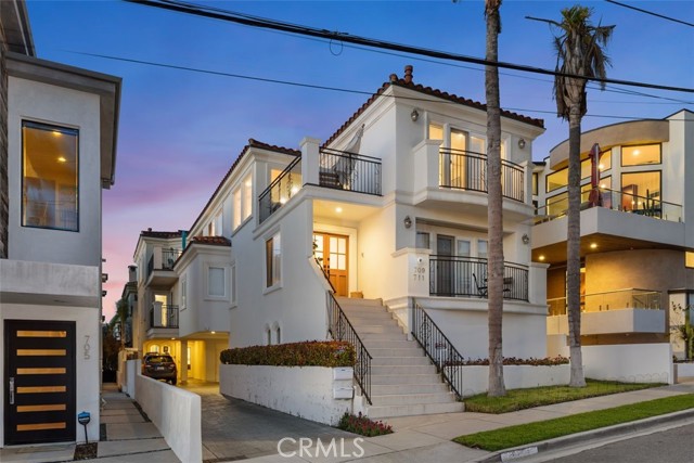 711 1st Place, Hermosa Beach, California 90254, 4 Bedrooms Bedrooms, ,2 BathroomsBathrooms,Residential,For Sale,1st Place,SB25032883