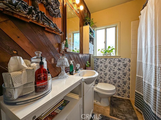 3915 E 11th Street, Long Beach CA: https://media.crmls.org/medias/6c6e3763-45ae-4ced-9b23-1119b391614a.jpg