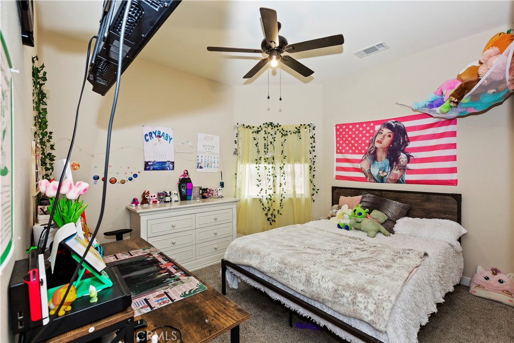 https://media.crmls.org/medias/6c6f6efb-b696-4eb1-81d8-62f908432257.jpg?preset=X-Large