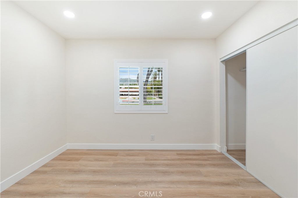 https://media.crmls.org/medias/6c70030a-bd4d-43b7-b580-2e4139542a18.jpg?preset=X-Large