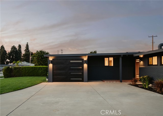 Detail Gallery Image 2 of 32 For 20110 Flallon, Lakewood,  CA 90715 - 4 Beds | 2 Baths