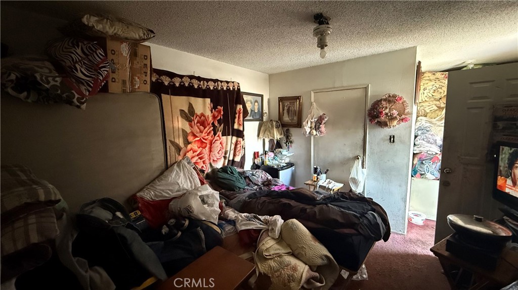 https://media.crmls.org/medias/6c70cd4b-c5d5-4793-84e3-78b61158943f.jpg?preset=X-Large