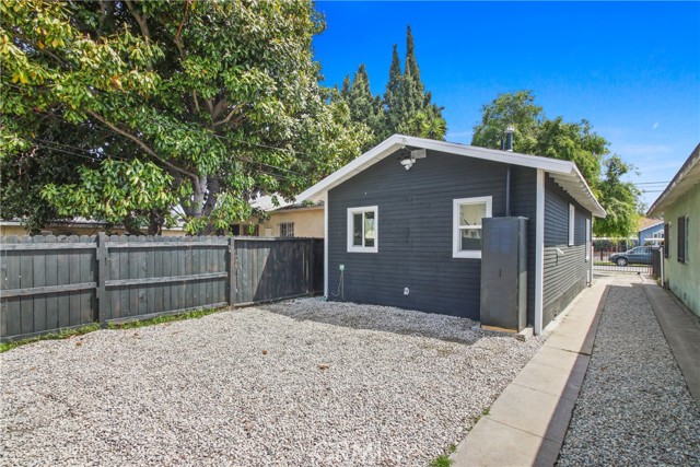 9525 Holmes Avenue, Los Angeles CA: https://media.crmls.org/medias/6c711ad1-518d-42ea-95bc-302ef084639f.jpg