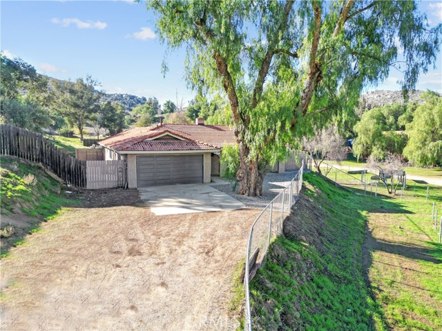 Detail Gallery Image 3 of 31 For 17551 Holden, Perris,  CA 92570 - 4 Beds | 2 Baths