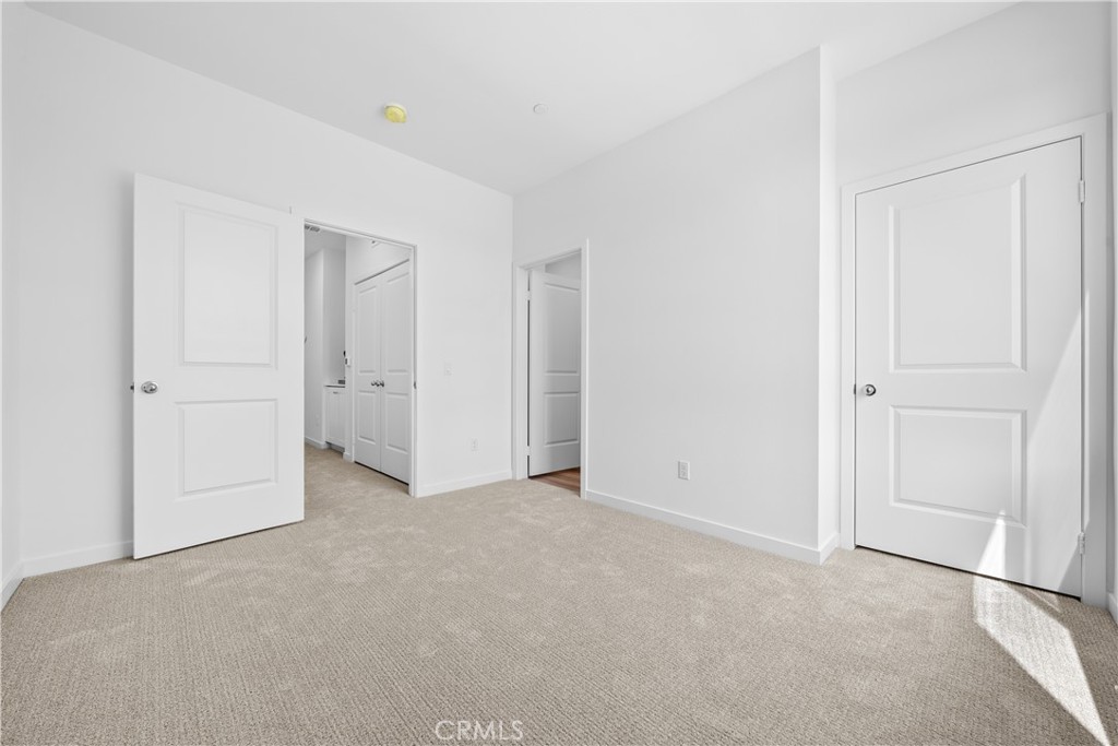 https://media.crmls.org/medias/6c71bdf5-7149-4290-b902-836d570d6803.jpg?preset=X-Large