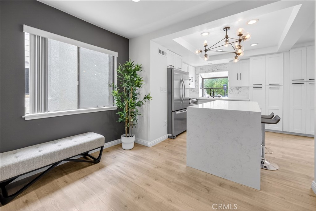 https://media.crmls.org/medias/6c727fb1-7aaa-4228-94e8-5ccde0012893.jpg?preset=X-Large