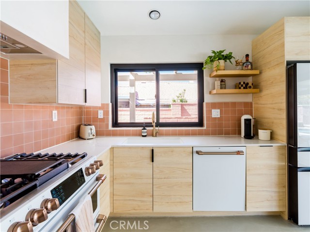 65800 Avenida Ladera, Desert Hot Springs CA: https://media.crmls.org/medias/6c72f87d-8c06-4ff1-a96c-7467d074d4ec.jpg