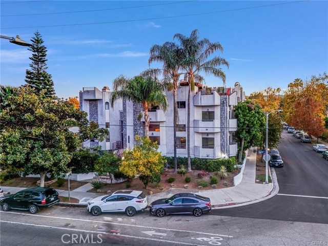 Detail Gallery Image 13 of 17 For 14326 Chandler Bld #5,  Sherman Oaks,  CA 91401 - 3 Beds | 3 Baths