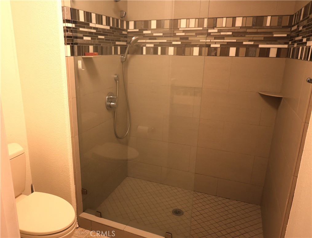 https://media.crmls.org/medias/6c73f8a5-c085-4355-9811-b425de26ec57.jpg?preset=X-Large