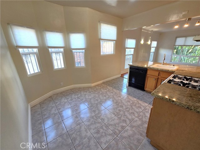 Detail Gallery Image 10 of 24 For 251 N Kenmore Ave #2,  Los Angeles,  CA 90004 - 2 Beds | 1 Baths