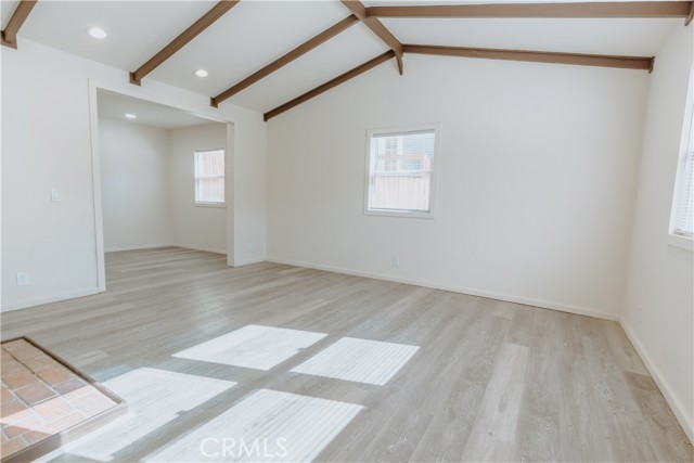 Detail Gallery Image 4 of 18 For 42520 Sonoma Dr, Big Bear Lake,  CA 92315 - 4 Beds | 2 Baths