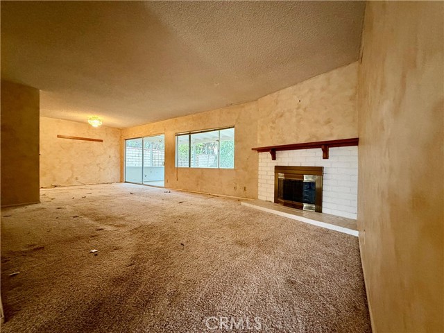 Detail Gallery Image 5 of 7 For 11416 Swinton Ave, Granada Hills,  CA 91344 - 3 Beds | 2 Baths