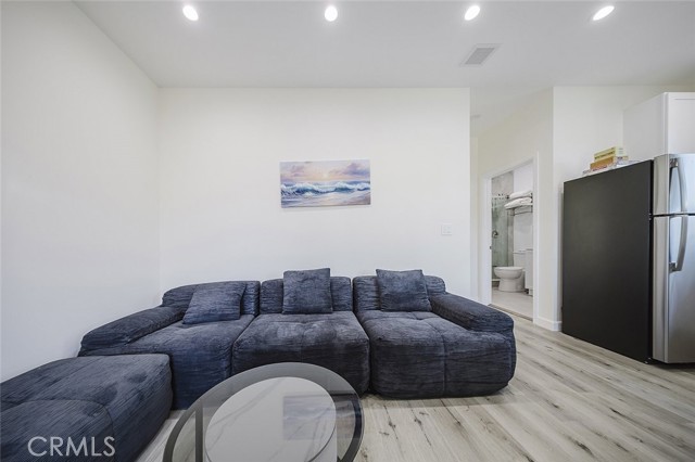 Detail Gallery Image 8 of 23 For 12809 Woodley Ave, Granada Hills,  CA 91344 - 1 Beds | 1 Baths